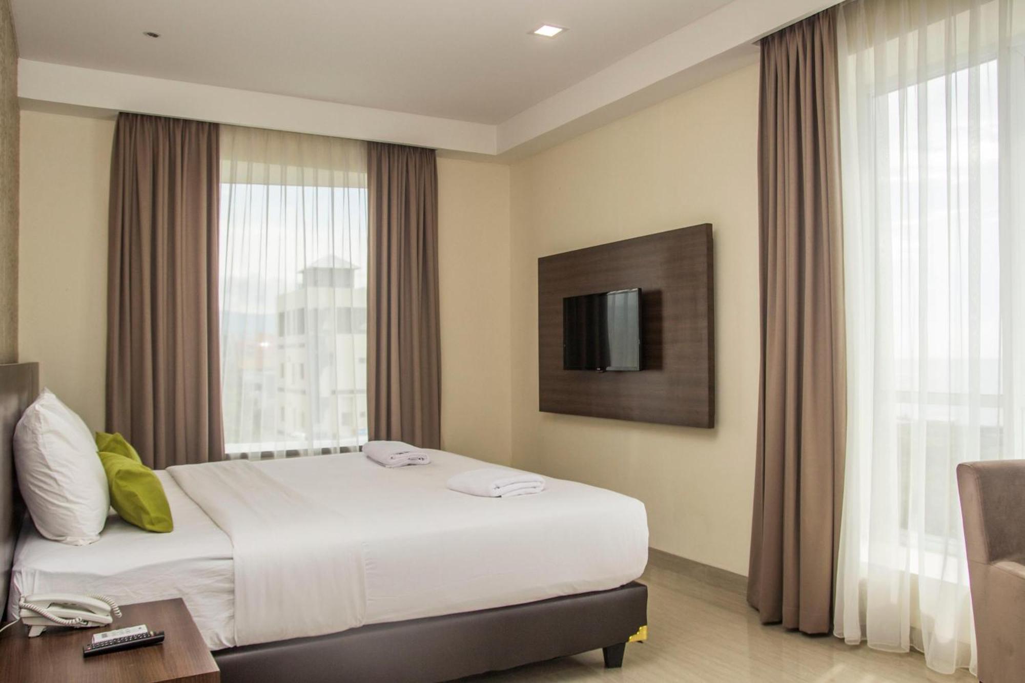 Green Eden Hotel Манадо Номер фото